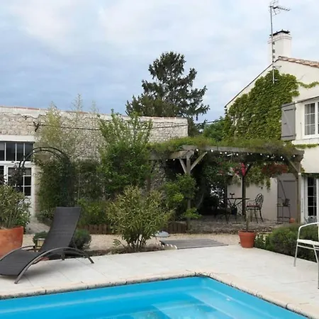 Maison Adorable, Avec Piscine. 15 Mn La Rochelle.