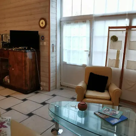 別荘 Maison Adorable, Avec Piscine. 15 Mn La Rochelle.